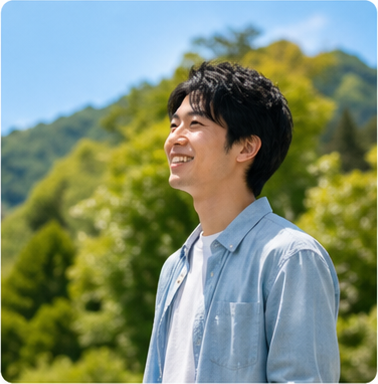 屋外で前向きな表情の人物